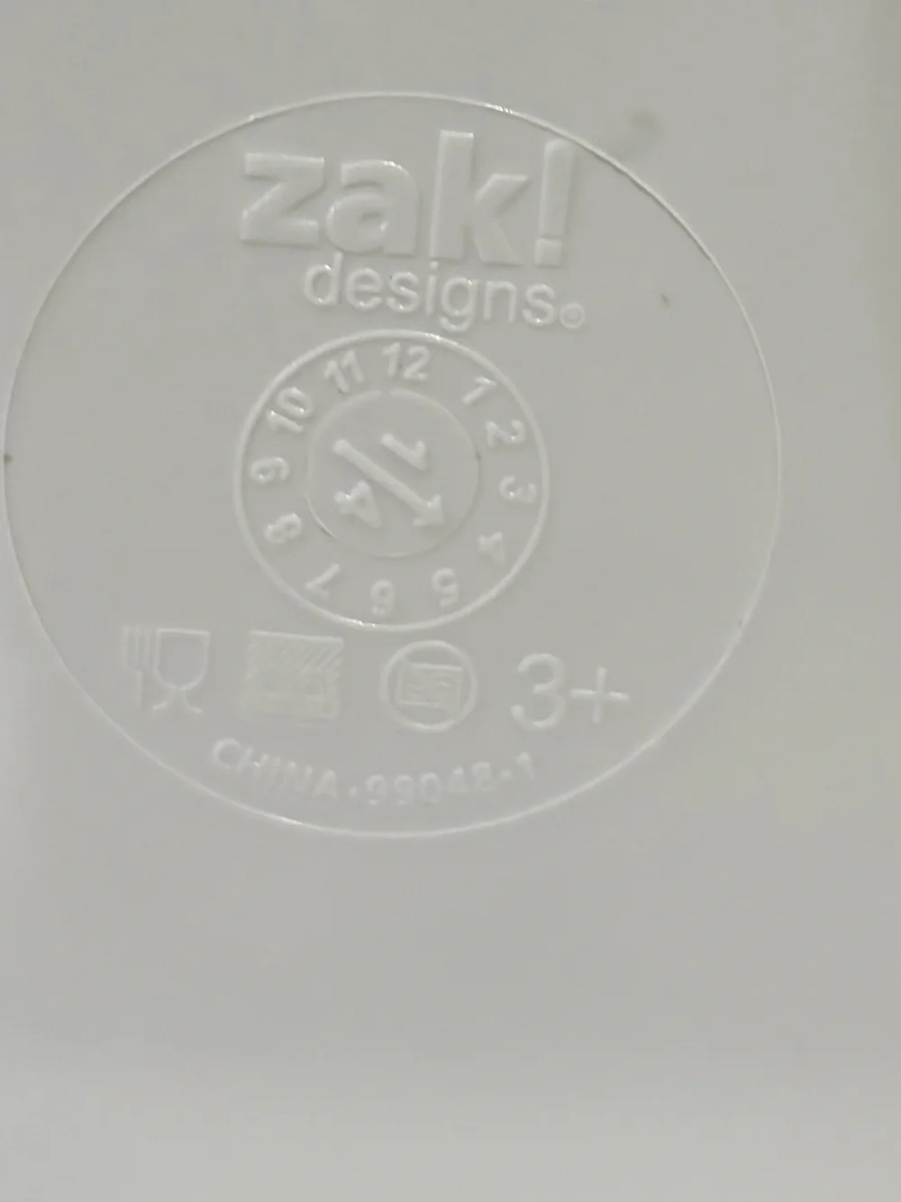 Disney 2014 Frozen Anna & Elsa Scalloped Plate